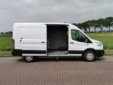 Przewoźnik Furgon Ford Transit w Antwerpen Belgia